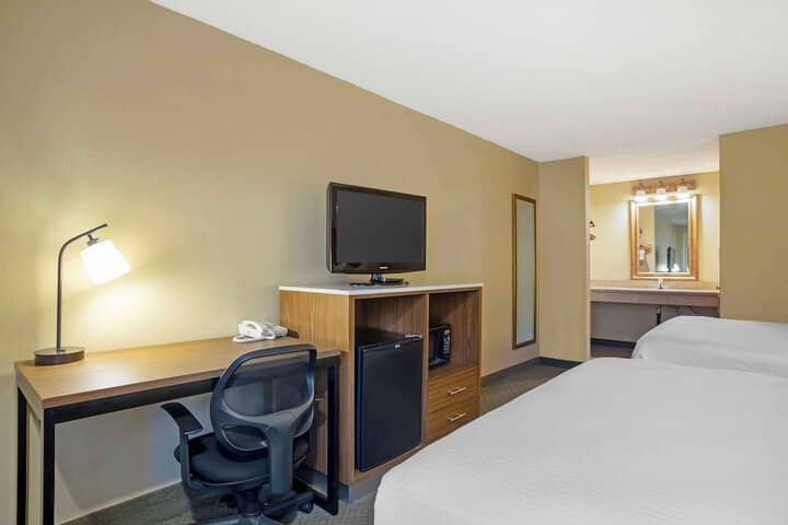 Room 17 of 38