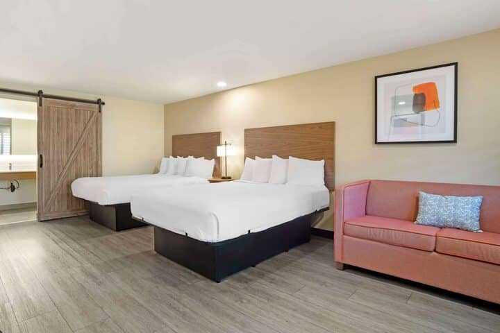 Room 5 of 38