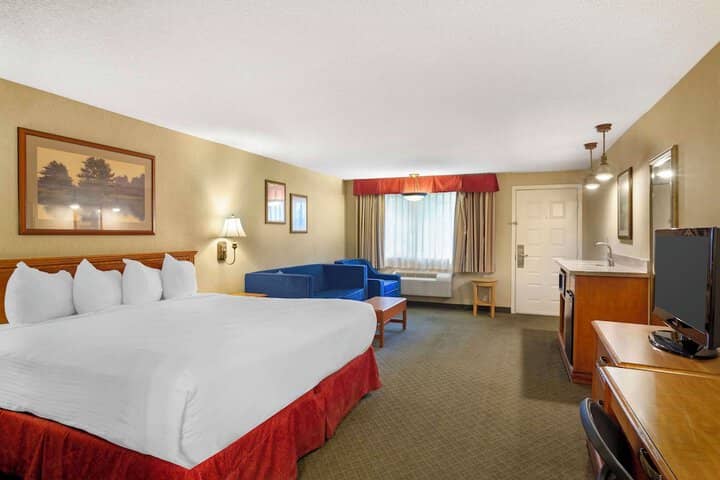 Room 9 of 38