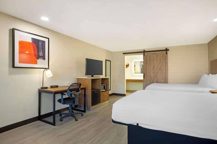 Room 19 of 38